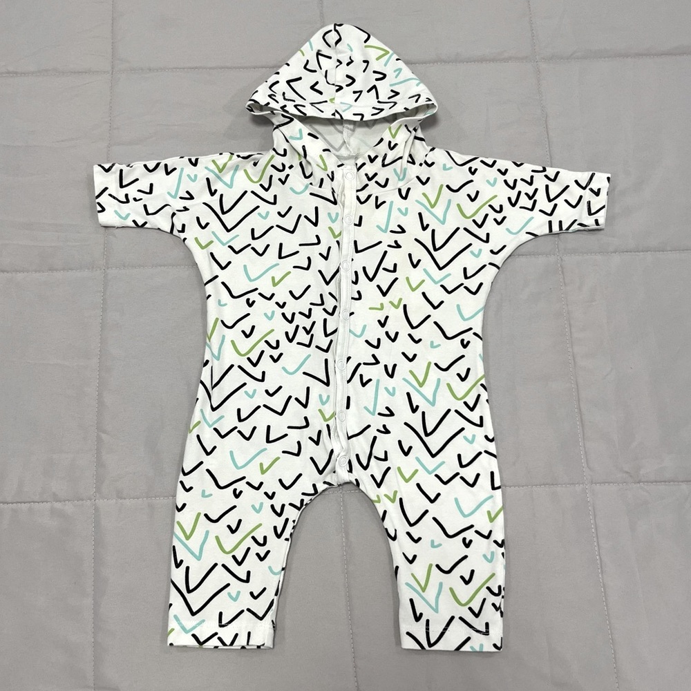 June & January 0-6 MO Hooded Jumpsuit Romper